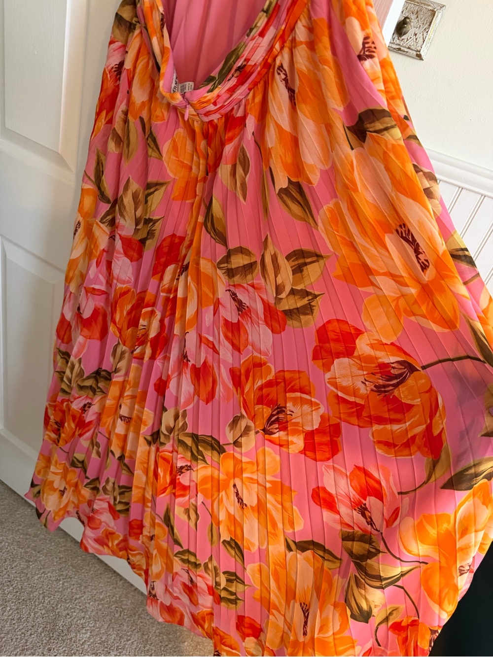 Ever New cut out plisse maxi dress in
orange and pink floral - Picture 3 of 5